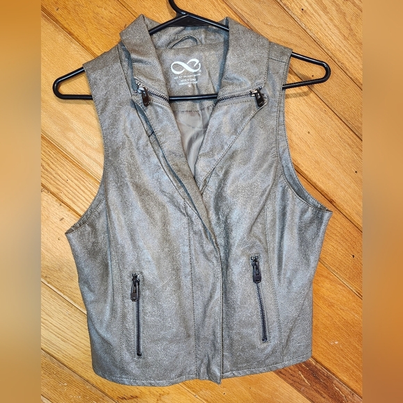 Be By Blanc Noir medium faux leather light gray vest - Picture 1 of 14